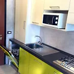 Vibrant With Pool-beahost Apartament *