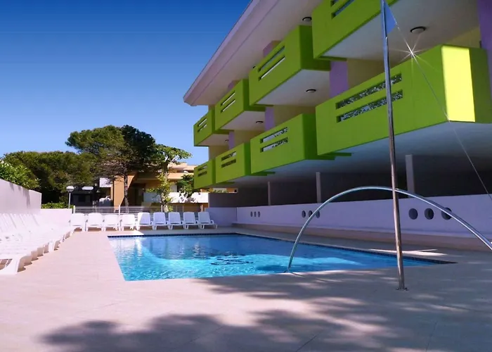 Vibrant With Pool-beahost