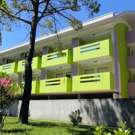 Vibrant With Pool-beahost