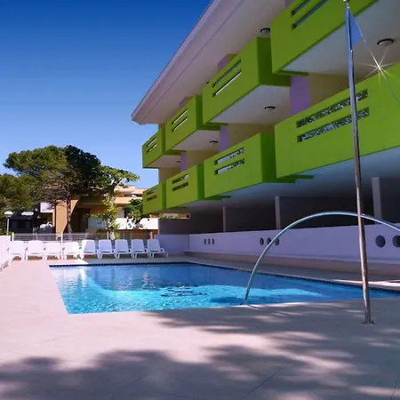 Vibrant With Pool-beahost