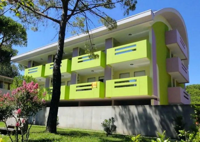 Vibrant With Pool-beahost