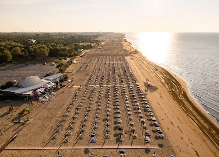 Vibrant With Pool-beahost